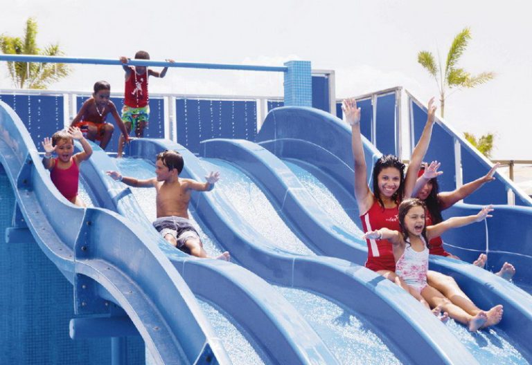Playa-Blanca-Riu-hotel-Panama-piscina-pool-slides-toboganes